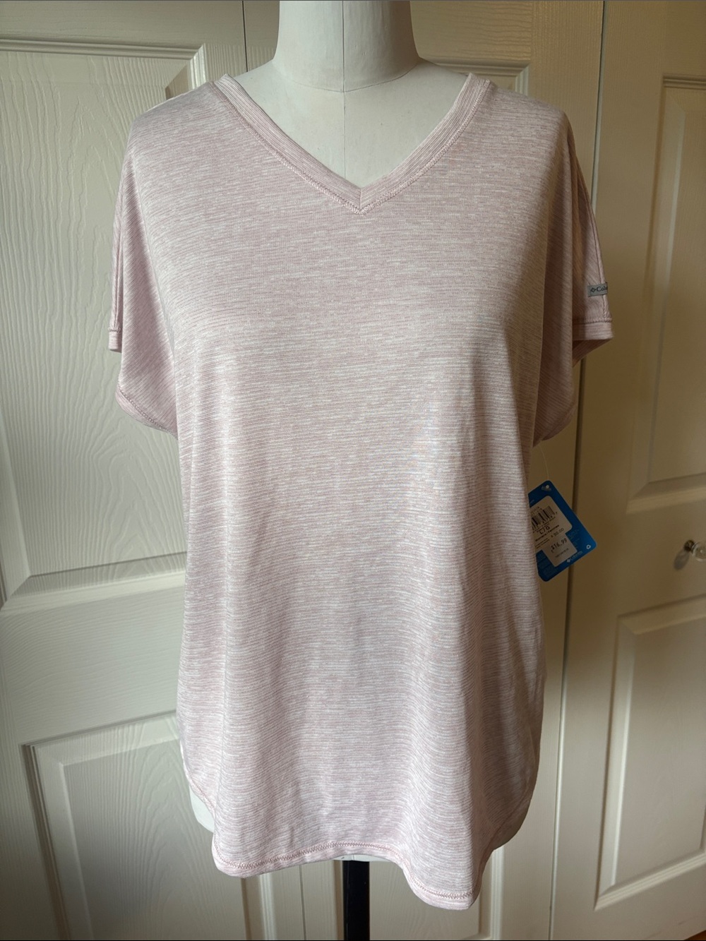 Women’s Cross Kick  V-Neck Short Sleeve Shirt by Columbia/Size L